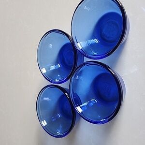 4 custard cups